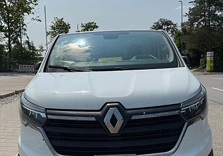 Renault Trafic L1H1 3,0T günstig abzugeben!