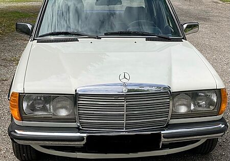 Mercedes-Benz 200