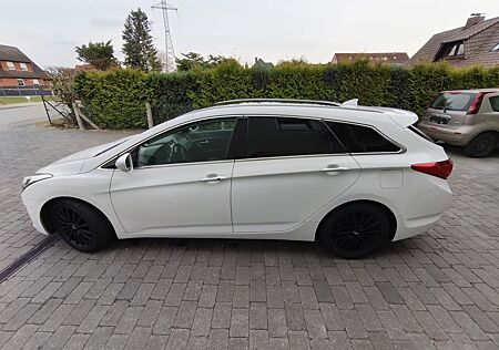 Hyundai i40 cw 1.7 CRDi Premium 100kW Automatik Premium