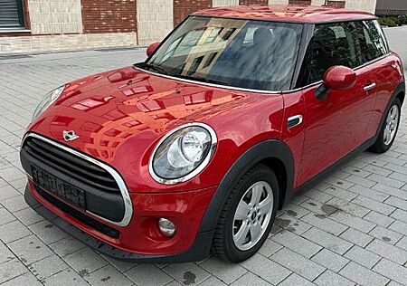 Mini ONE TÜV / Schheckheft / Ambiente / Touchscreen