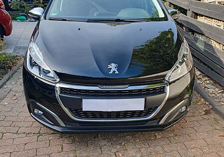 Peugeot 208 gebraucht kaufen Peugeot 208 PureTech 110 Allure Allure mit Panoramadach