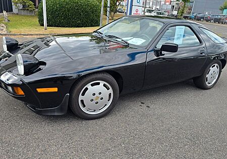 Porsche 928