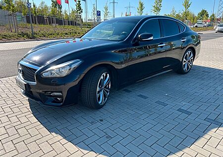 Infiniti Q70 37 V6 Sport Tech