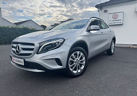 Mercedes-Benz GLA 200 CDI / d~Style~Bi-Xenon~Navi~Garantie