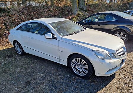 Mercedes-Benz E 250 E -Klasse Coupe CGI BlueEfficiency