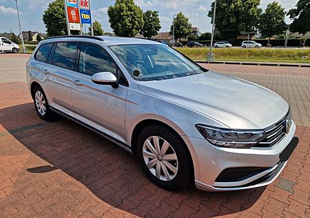 VW Passat Variant Volkswagen 1.6 TDI DSG Variant