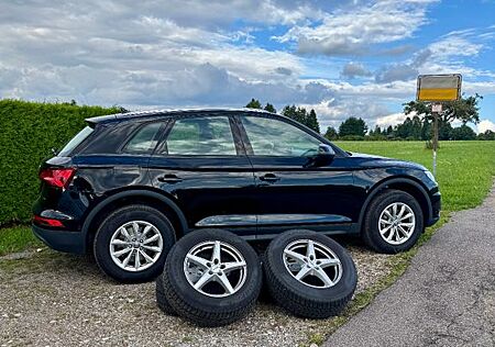 Audi Q5 , zuverlässiges Fahrzeug, 8-fach bereift