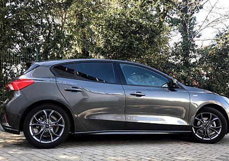 Ford Focus St-line 1.0 EcoBoost 125 PS (viele Extras)
