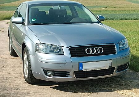 Audi A3 1.6 Attraction Kurzheck 102PS wenig Kilometer