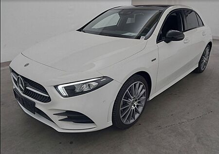 Mercedes-Benz A 250 e AMG-Line Night PANO/LED/KAM/SPUR/AMBI