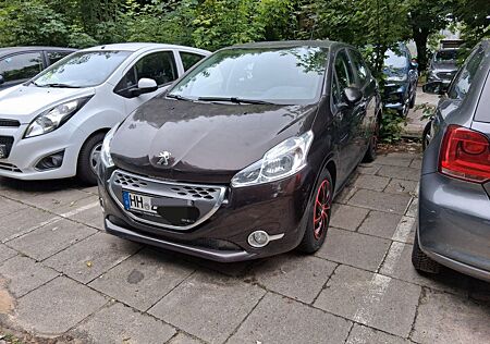 Peugeot 208 1.4 Service & Tüv neu