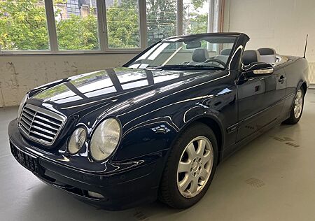 Mercedes-Benz CLK 200 KOMPRESSOR AVANTGARDE+PDC+SHZ+LEDER