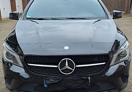 Mercedes-Benz CLA 180 Urban , Panoramadach, Kamera, Garage