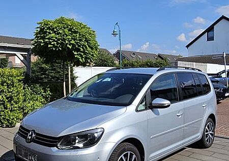 VW Touran Volkswagen sucht neue Familie