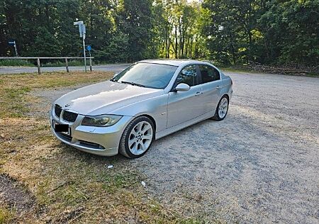 BMW 330i Limousine E90 BJ 2005