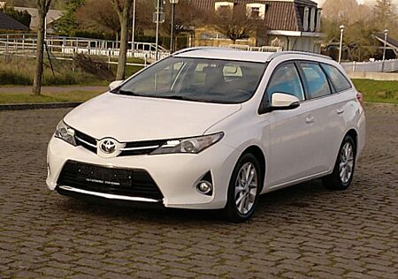 Toyota Auris Touring Sports Life+ TÜV NEU NAVO S-HEFT