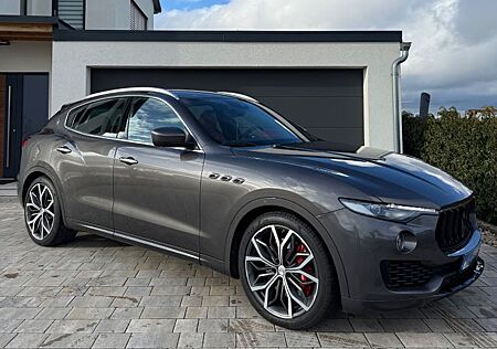 Maserati Levante SQ4 Benzin 3.0 V6 430ps 1.Hand SUV TOP