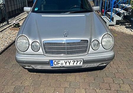 Mercedes-Benz E 240 T CLASSIC Classic