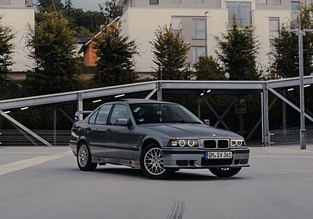BMW 318i E36