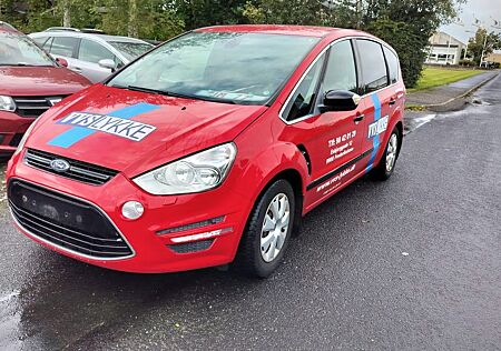 Ford S-Max Titanium