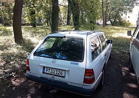 Mercedes-Benz E 230