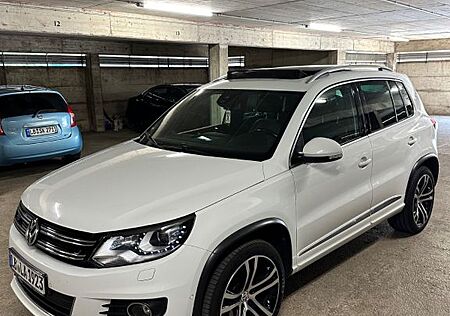 VW Tiguan Volkswagen 5N R-Line DSG. EURO6.Facelift.Pano.Xenon