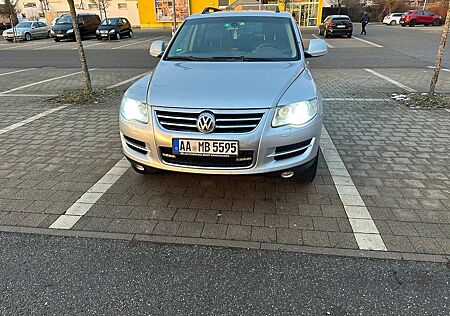 VW Touareg Volkswagen 3.0 V6 TDI Tiptronic Standard
