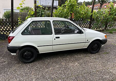 Ford Fiesta 1.3i Auto Family Family