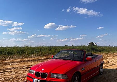 BMW 318i Cabrio Rot
