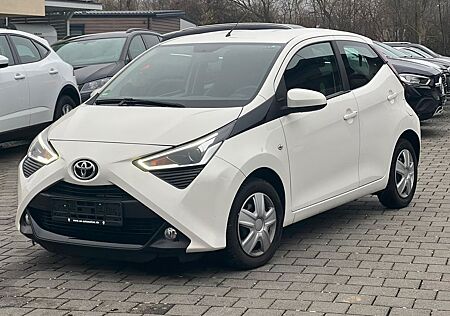 Toyota Aygo (X) Aygo (X) 1,0-l-VVT-i x-play x-shift KLIMA BLTH