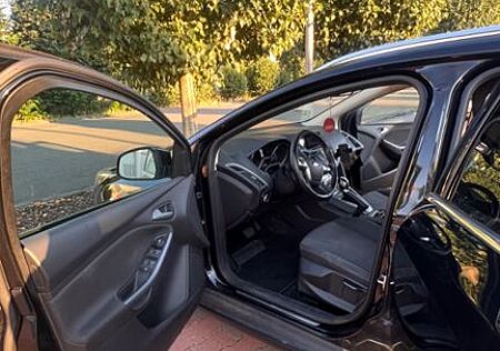 Ford Focus 2,0TDCi 120kW PowerSh. Titanium Turnie...