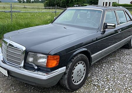 Mercedes-Benz 560 SEL