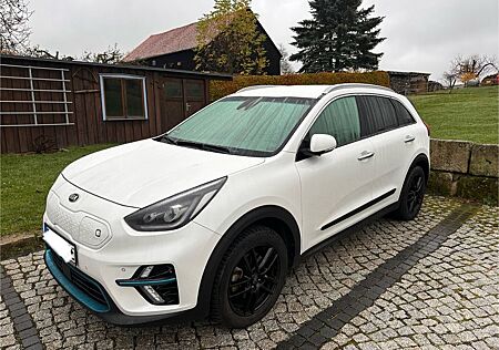 Kia Niro eNiro Spirit 64KWh 150kw + Winterreifen