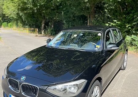 BMW 116i -Außenspiegel re repariert (desw Unfallf.)