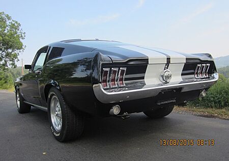Ford Mustang - Fastback