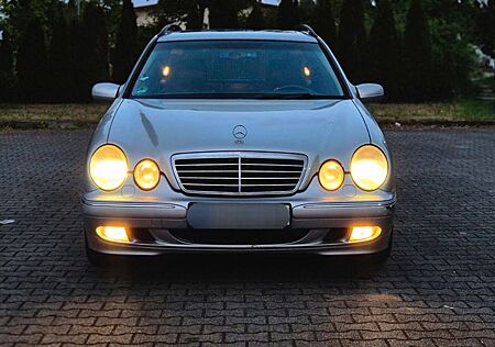 Mercedes-Benz E 270 CDI T AVANTGARDE ~Vollleder~AHK~Shzg~Gsd