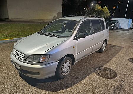 Toyota Picnic 2.2 TD 7Sitzer -