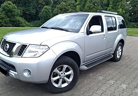Nissan Pathfinder 2.5 dCi SE 7-Sitzer SCHALTER AHK