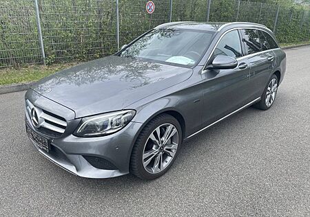 Mercedes-Benz C 300 de T AVANTGARDE MULTIBEAM*AHK*COMAND*Distr
