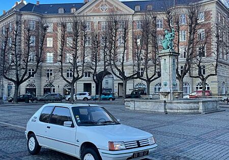 Peugeot 205