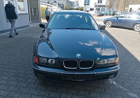 BMW 520.Klimatr+SD.Alus..AHK.1RentnerHand.1A.TÜneu