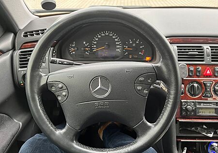 Mercedes-Benz E 220 CDI ELEGANCE Elegance