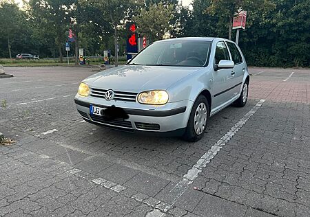 VW Golf Volkswagen 1.4 / SHZ / Einparkhilfe hinten / Bluetooth