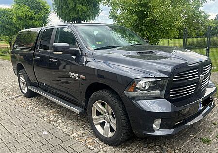 Dodge RAM 5.7 Hemi Quadcap LPG mit Hardtop