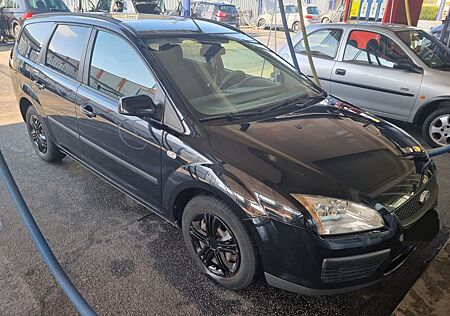 Ford Focus 1,6 Turnier schwarz
