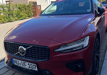 Volvo V60 B4 DCT Ultra Dark Ultra Dark