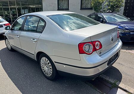 VW Passat Volkswagen 1.6 16V FSI Lim. aus Rentnerhand