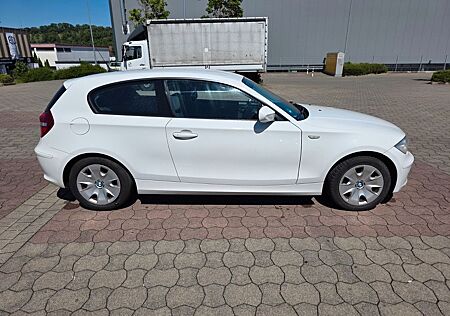 BMW 116i - TÜV BIS 10/2026