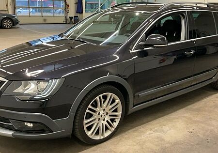 Skoda Superb Combi Outdoor 2.0TDI* NAVI*STANDHZG*AHK*