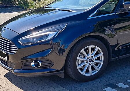 Ford S-Max 2,0 TDCi 110kW Titanium PowerShift Tit...